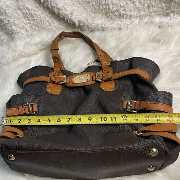 Michael Kors Brown coated canvas& tan leather straps &trims large shoulder bag. - Picture 9 of 15